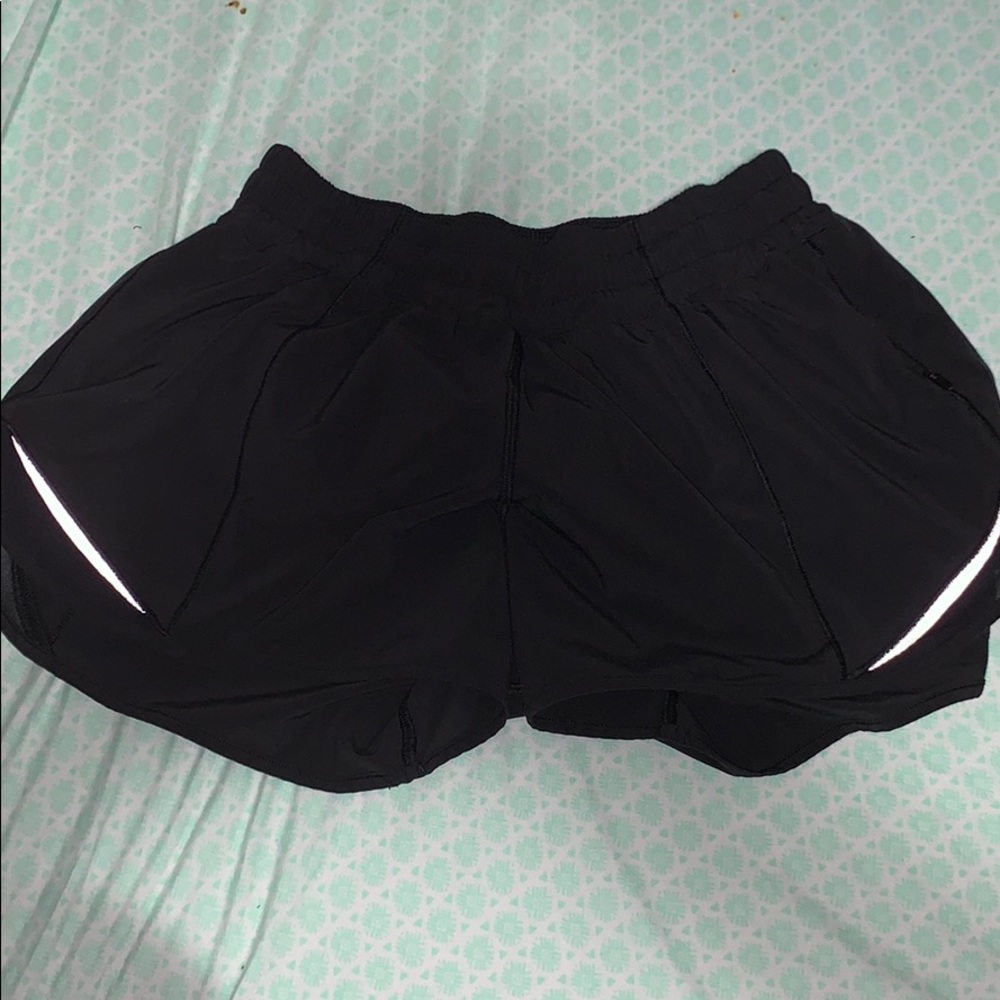 Lululemon Black Hotty Hot Short 2.5” Size 4